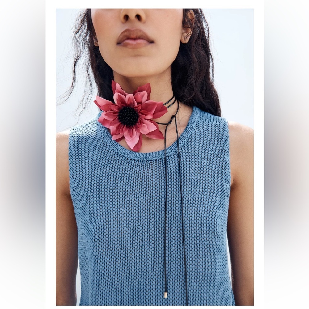 Zara Contrast Flower Rope Necklace